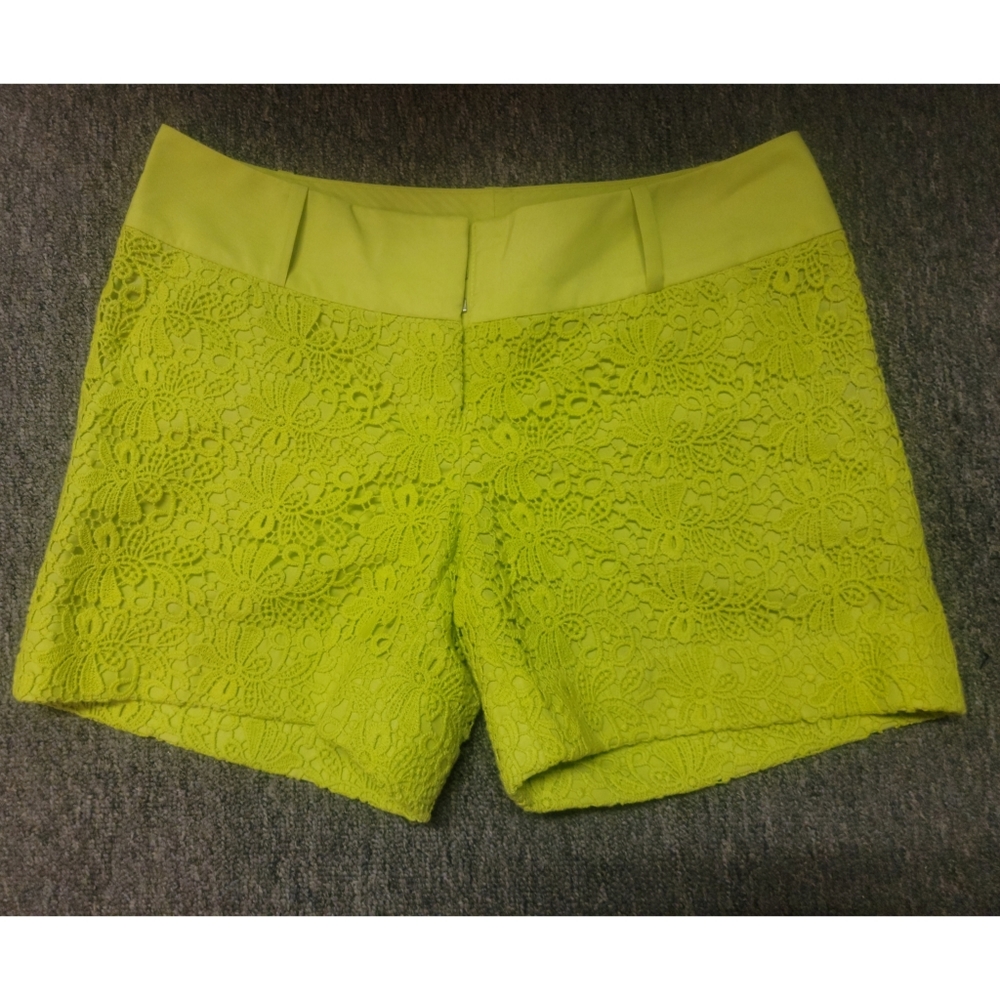 The Limited Crew Fit Citrine Lacr Shorts, size 4